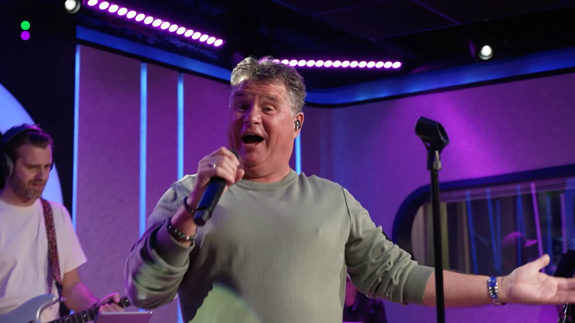 Wolter Kroes speelt nieuwe single Haal Alles Uit Het Leven voor de eerste keer live!