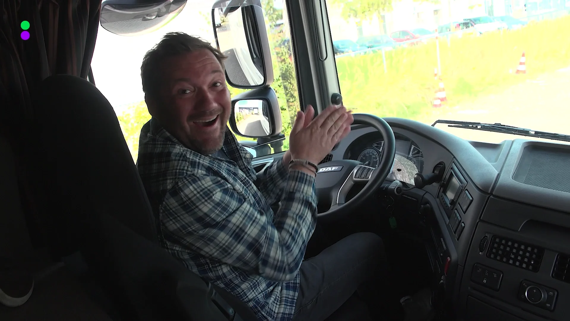 Wietze en Klaas rijden in een vrachtwagen!