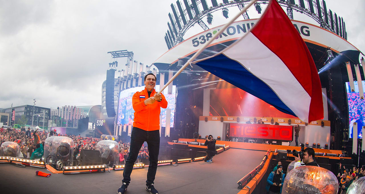 Deze artiesten hoor en zie je 27 april tijdens Thuis feesten = 538 Koningsdag!