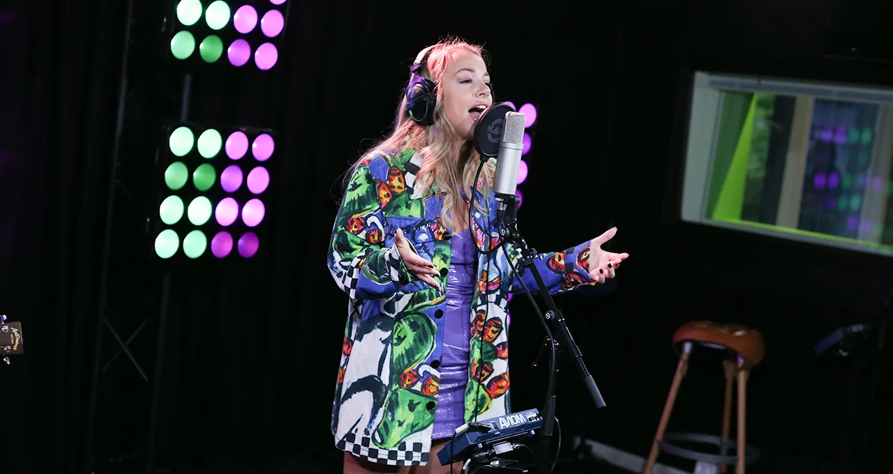 Emma Heesters doet haar solosingle live bij Frank!