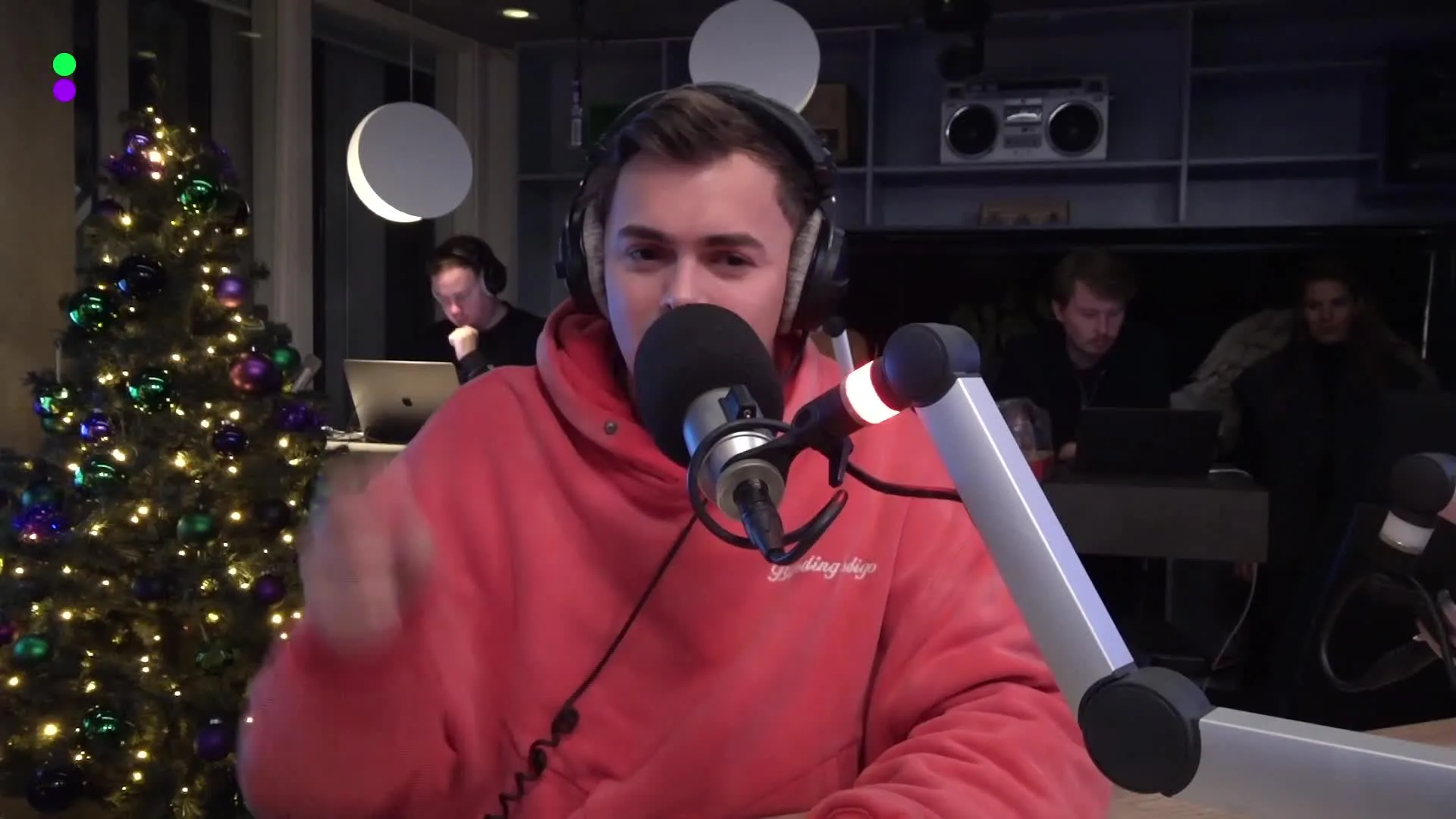 FLEMMING dropt zijn nieuwste hit: Paracetamollen!