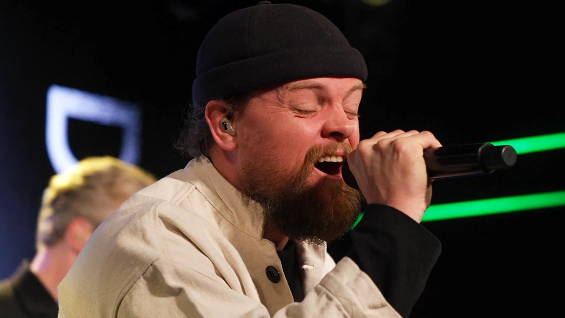 DI-RECT is terug met Won't Fall!