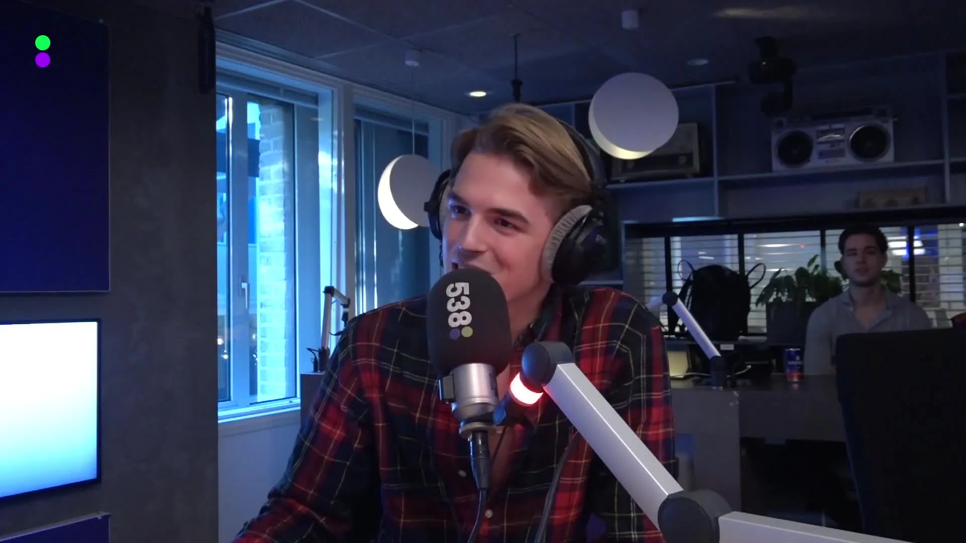 Antoon laat nieuwe single voor het eerst op de radio horen!