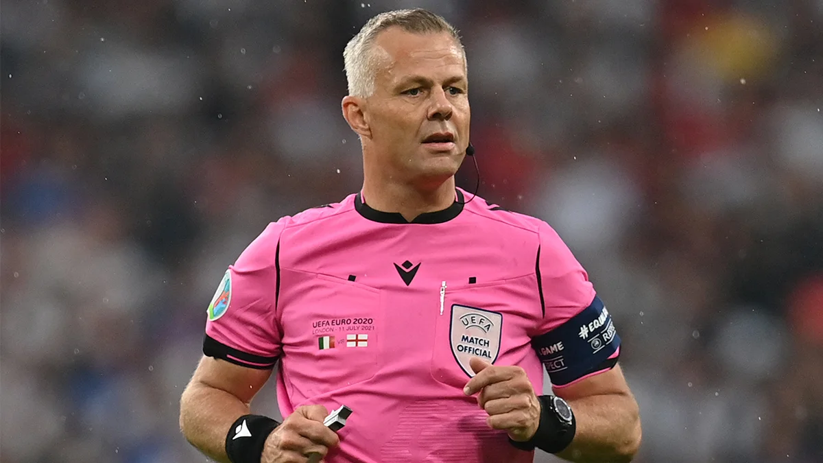 Björn Kuipers overweegt door te gaan als scheidsrechter