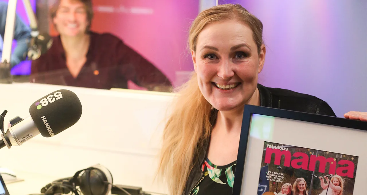 Hannelore in tranen na winnen Music Mama of the Year Award!