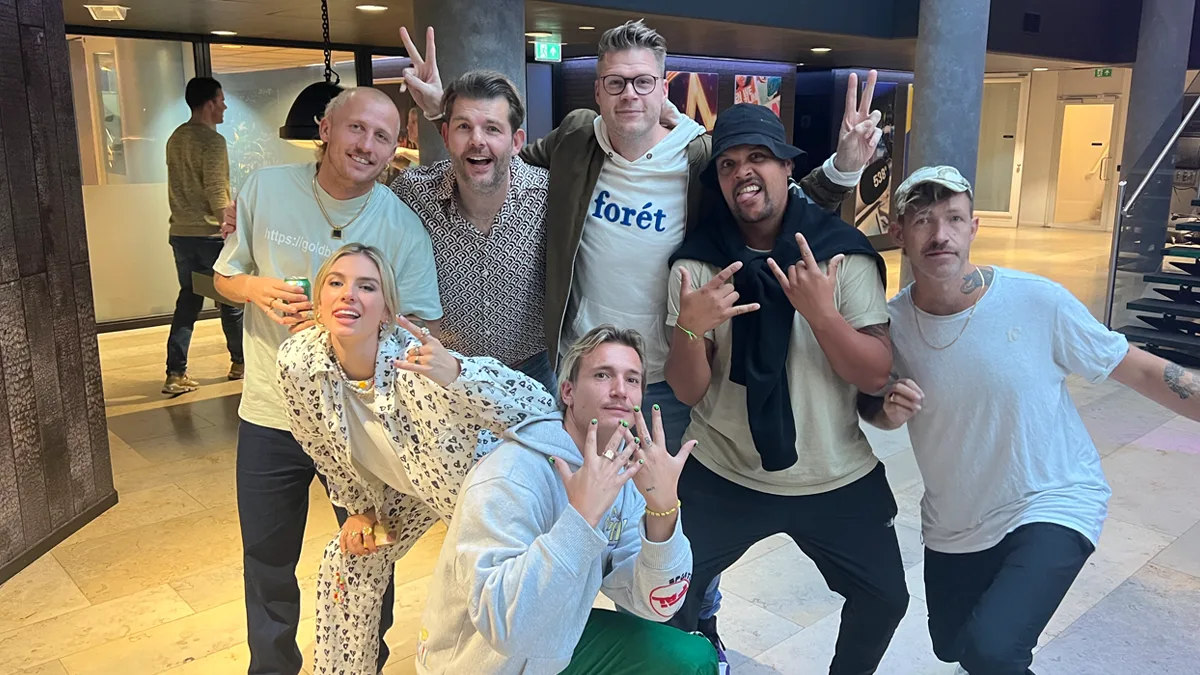 Maan en Goldband doen Stiekem voor het eerst live op 538!