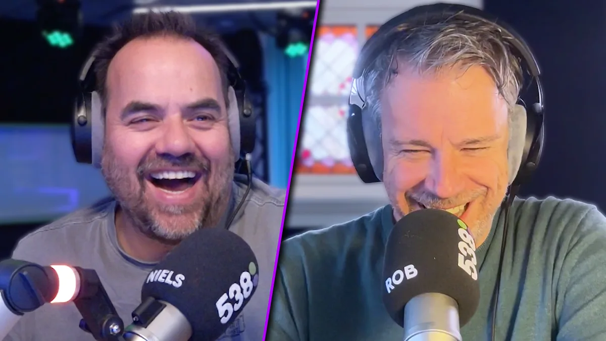 'Bikini van Pamela Anderson is aangekocht als nieuwe festivaltent' ⛺️😂