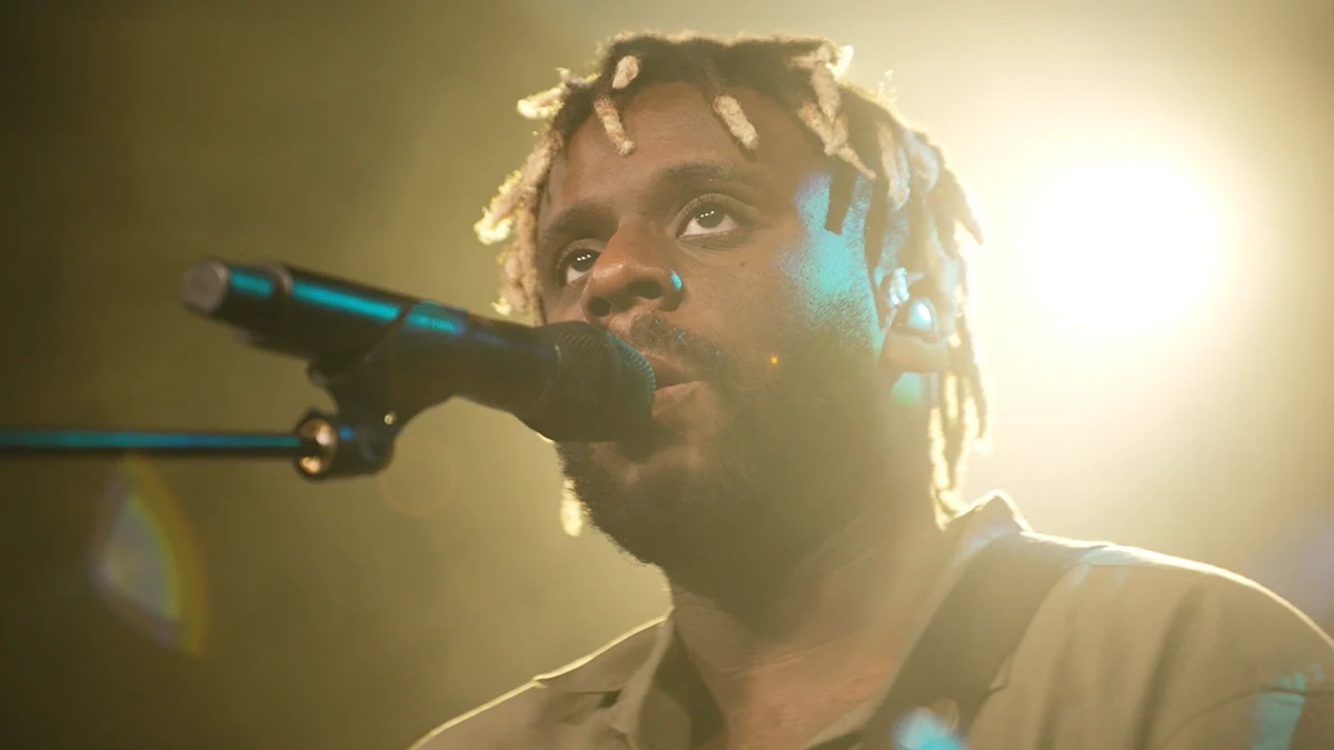 Internationale ster Myles Smith doet een heerlijke versie van Stargazing! 💫🔥