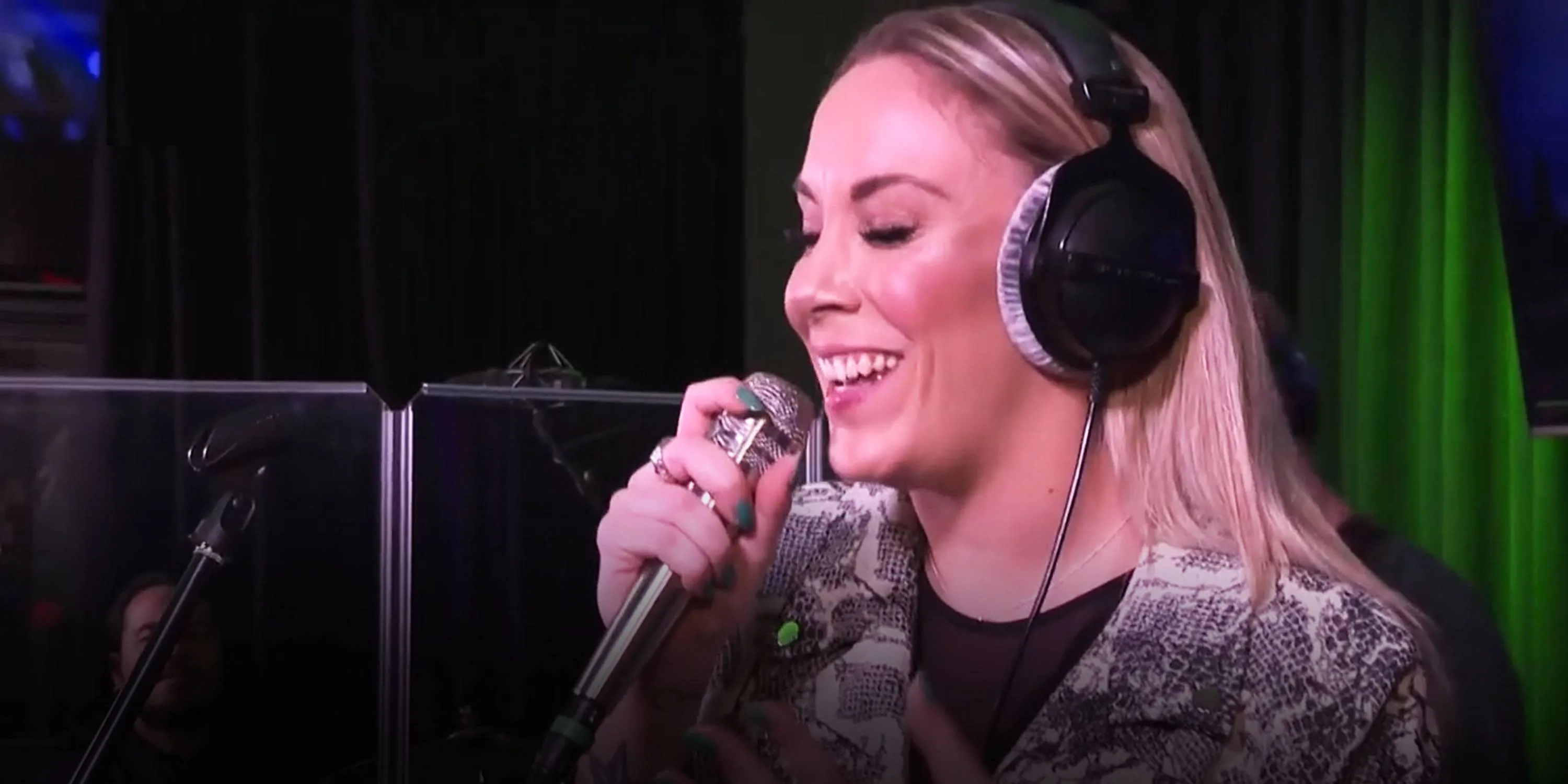 Lisa Lois zingt haar single Losing My Mind