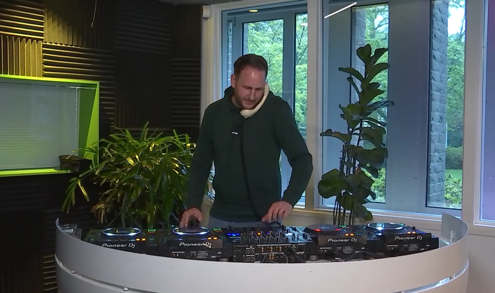 Die Verrückte Mix van Chris zorgt weer voor een heerlijk begin van je weekend!