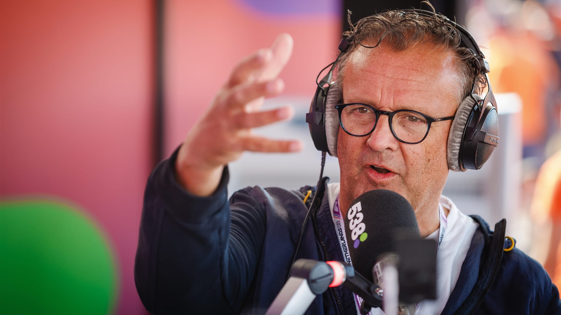 Jack Plooij neemt nieuwe Red Bull-wagen van Max Verstappen onder de loep