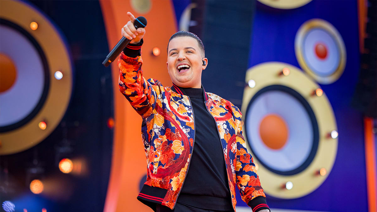 Alle handjes de lucht in bij Marco Schuitmaker op 538 Koningsdag