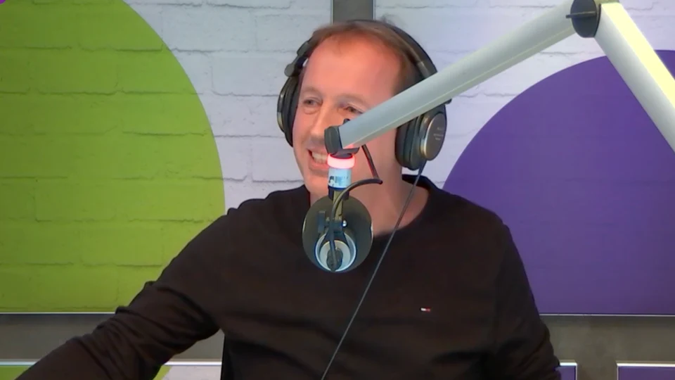 LOL! Edwin Evers schilt muzikaal appeltje met oude baas John de Mol