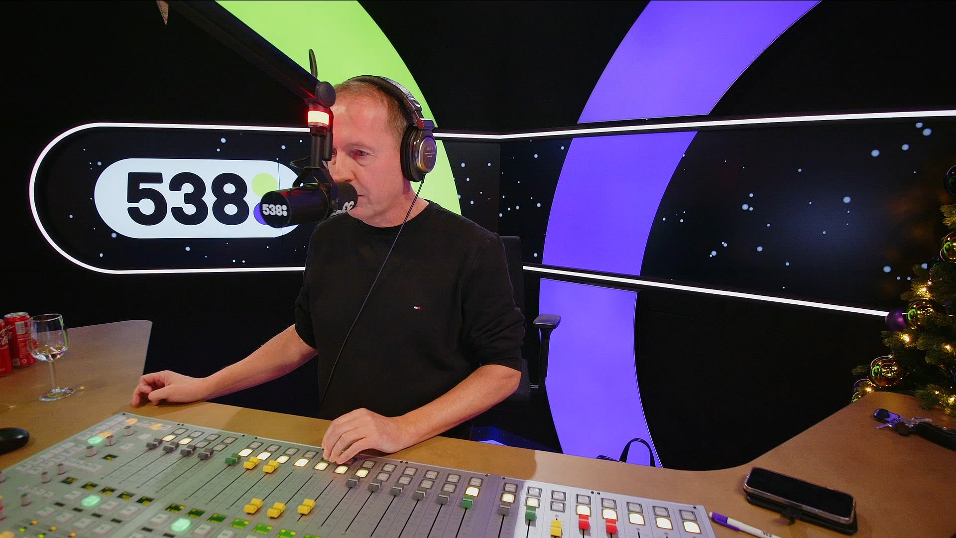 André van Duin schuift aan bij de stamtafel van Evers & co. Deel 2