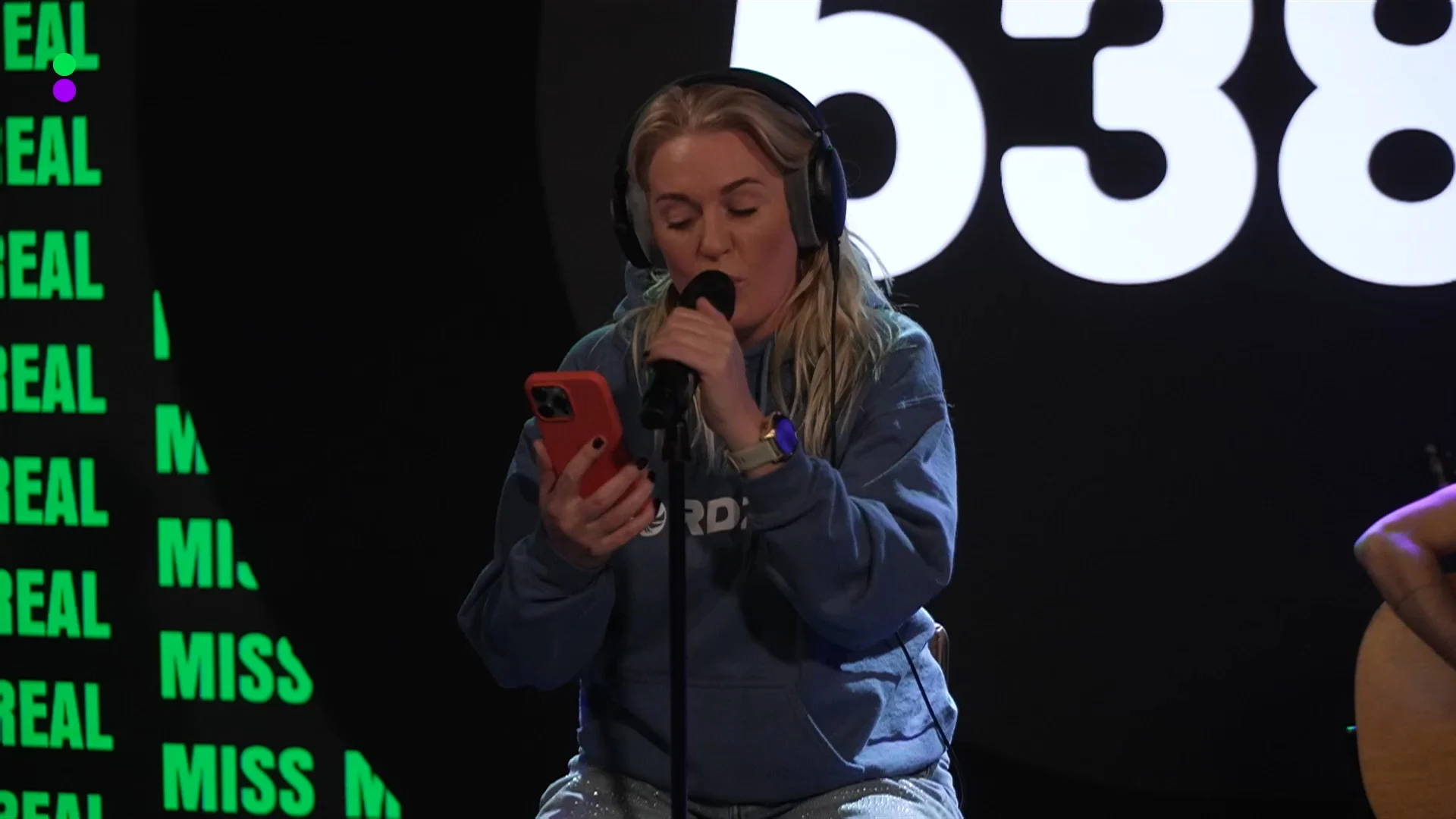 Miss Montreal met I Want It That Way-cover