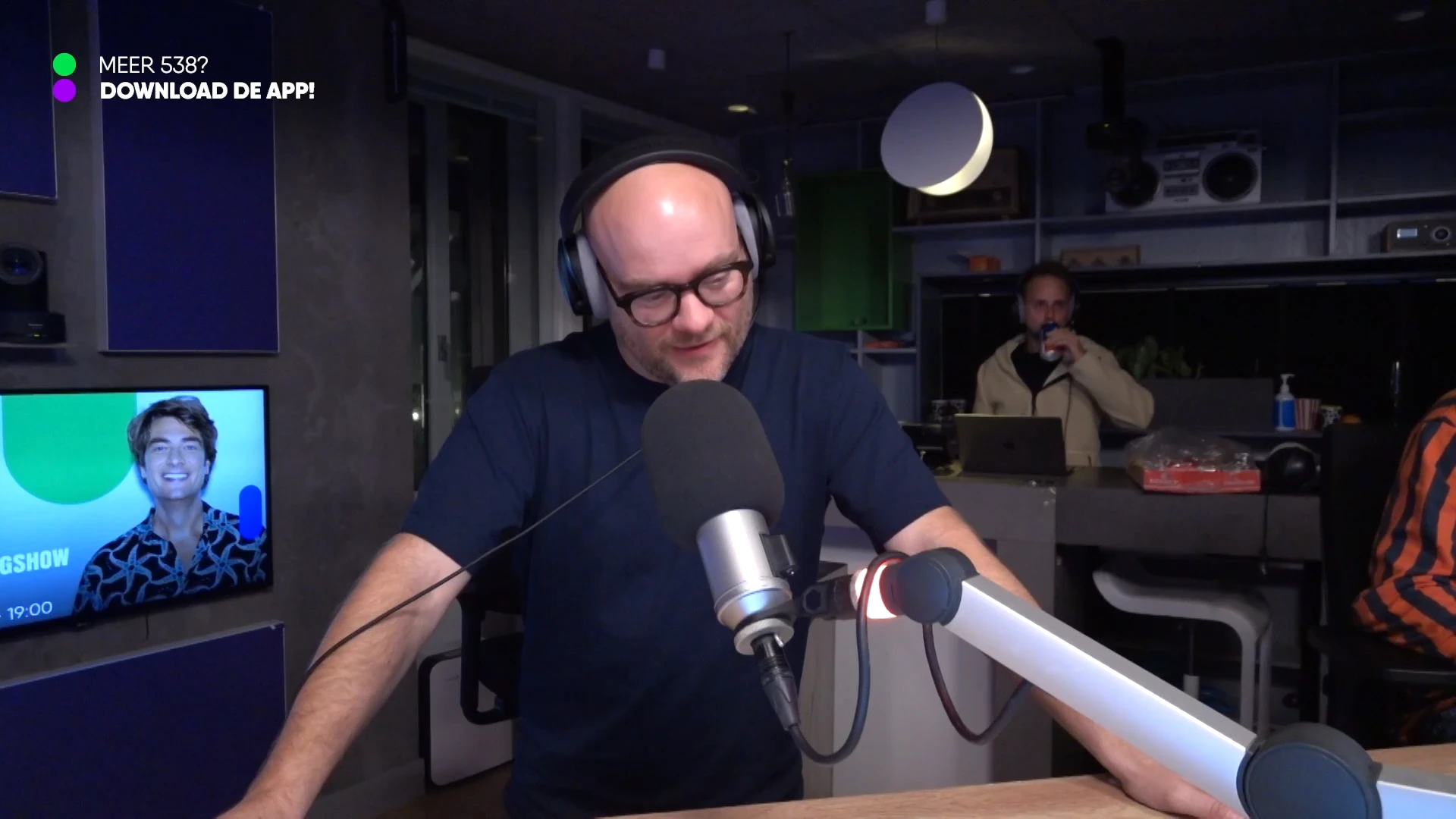 Verschrikkelijk! Tante Airen en Ome Frank geven Jeltes dochter een cadeau!