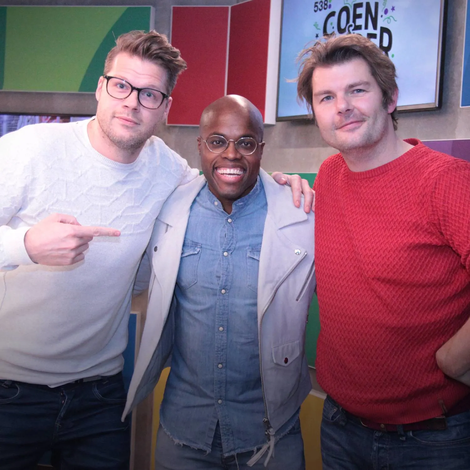 Chaos in de studio: Jandino Asporaat is op bezoek