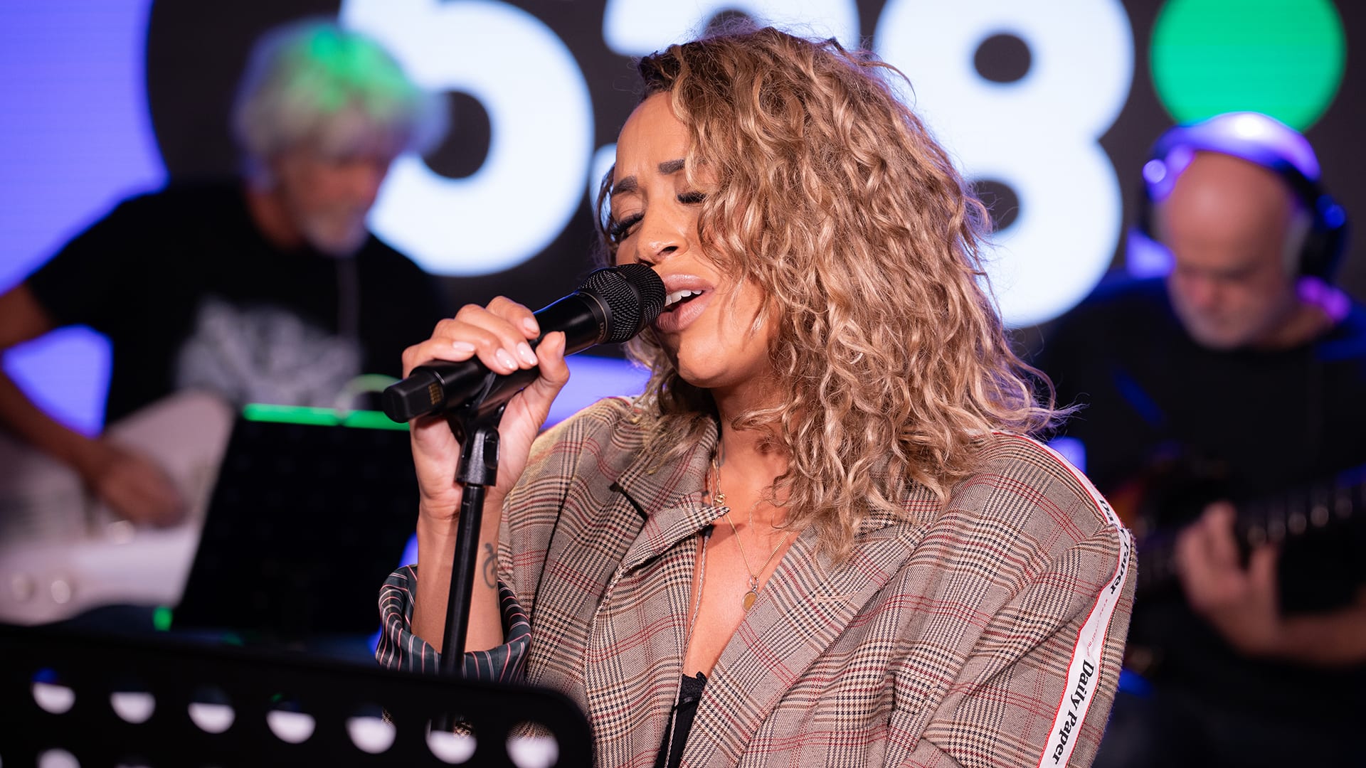 Glennis Grace doet Tears Dry On Their Own van Amy Winehouse