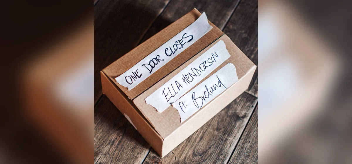 GEKRAAKT: Ella Henderson, BRELAND - One Door Closes