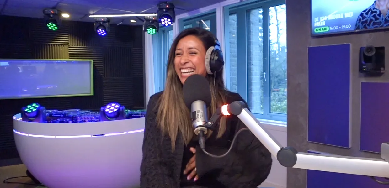 Taeke Taekema doet een quiz over zijn verloofde Airen!