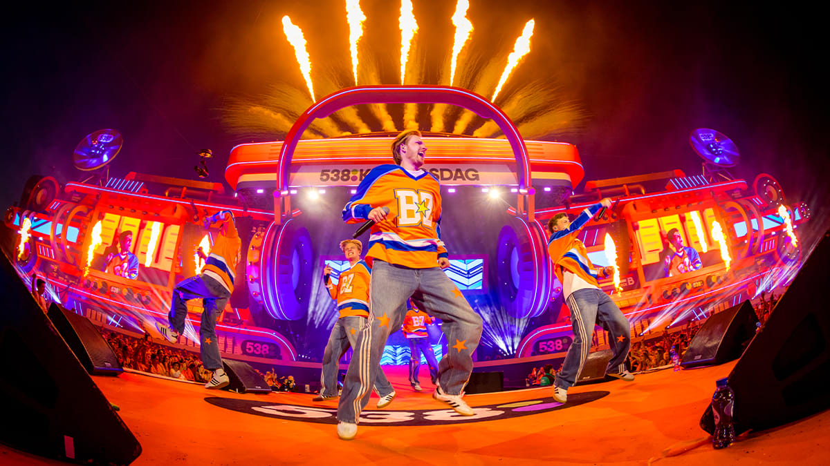 538 Koningsdag ONTPLOFT tijdens Bankzitters! 🤯🔥