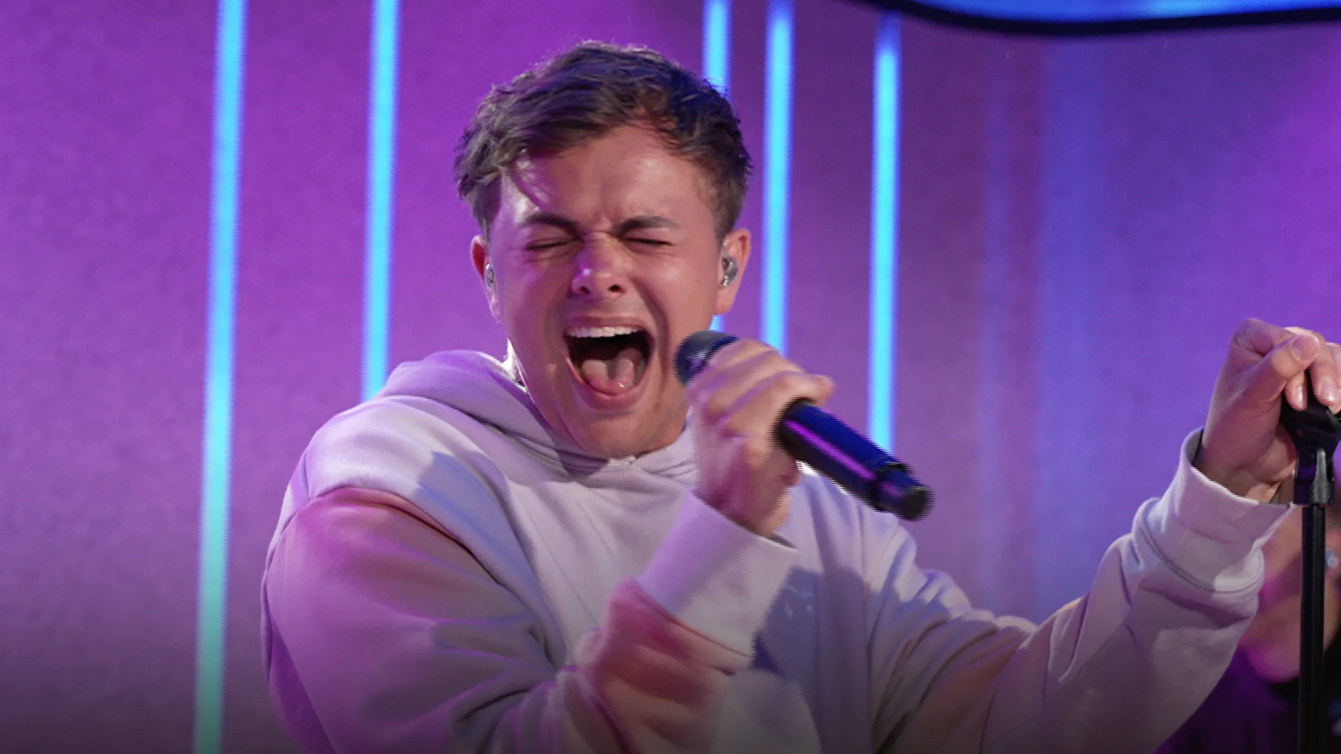 FLEMMING zingt nieuwste track voor de eerste keer live! 🔥