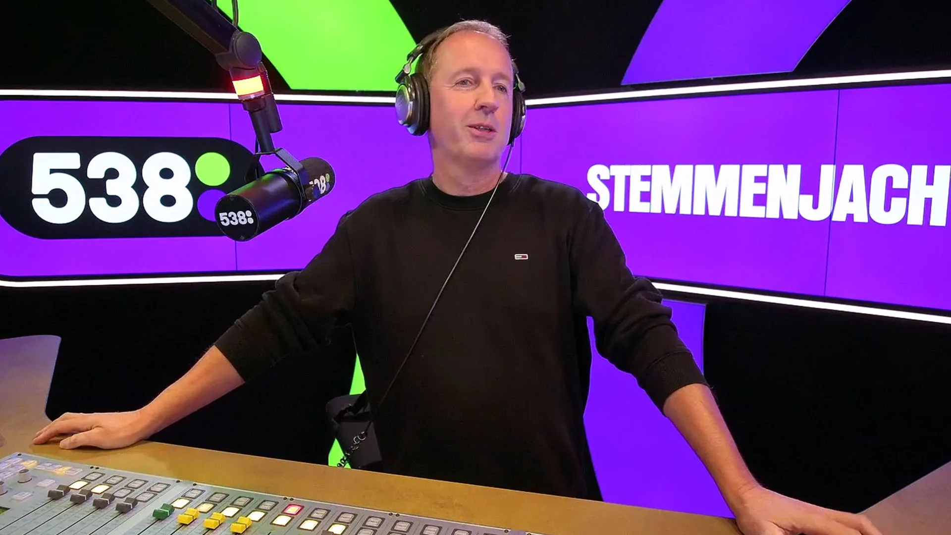 Edwin Evers leert politici iets beter kennen in De slimste politicus!