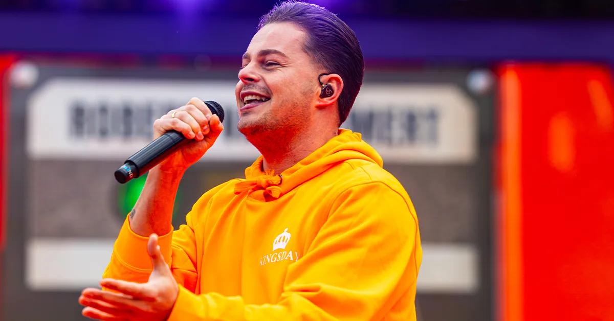 Robert van Hemert laat 40.000 man Zoet, Zout, Zuur zingen!