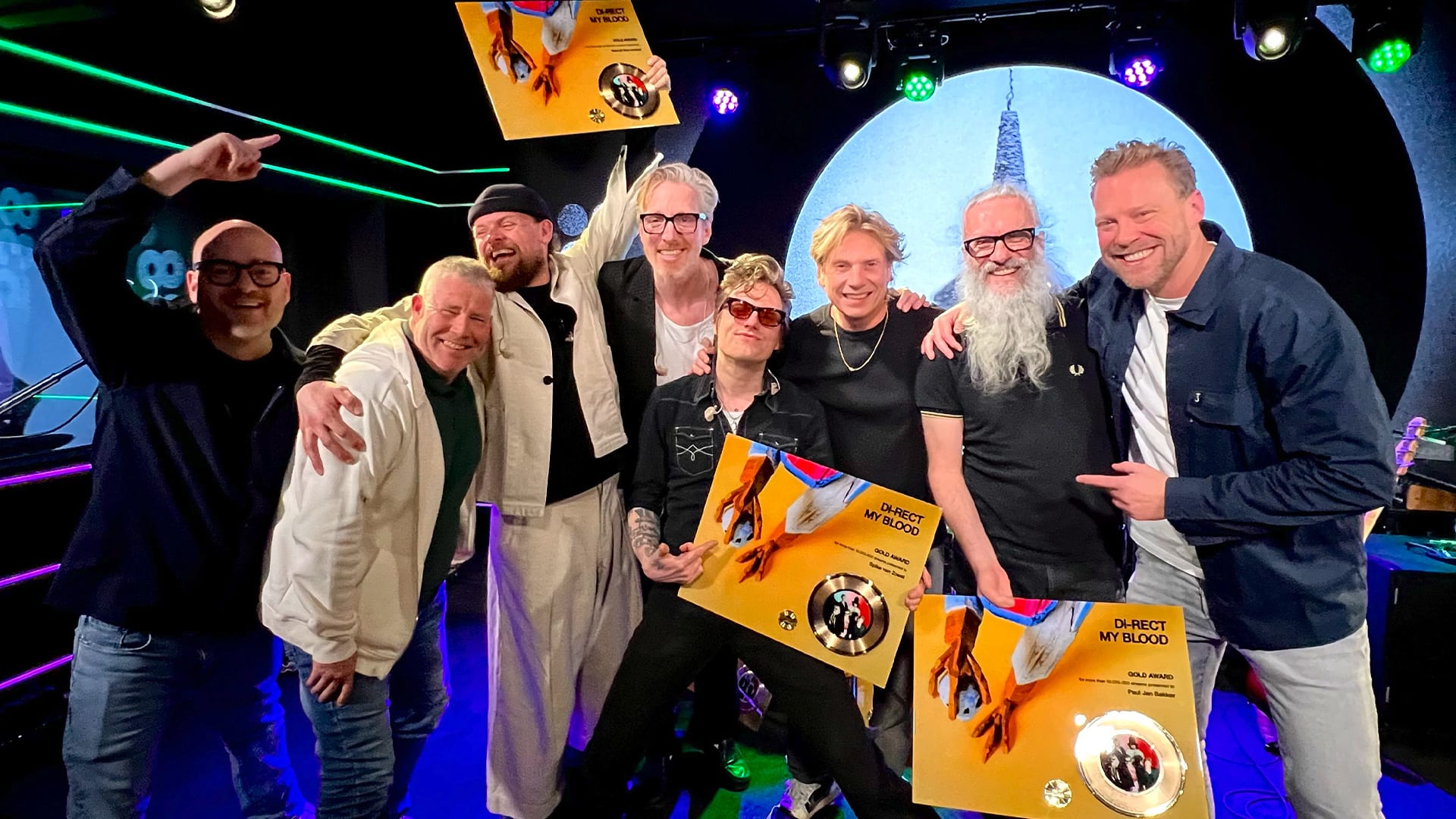 DI-RECT ontvangt gouden plaat voor My Blood!