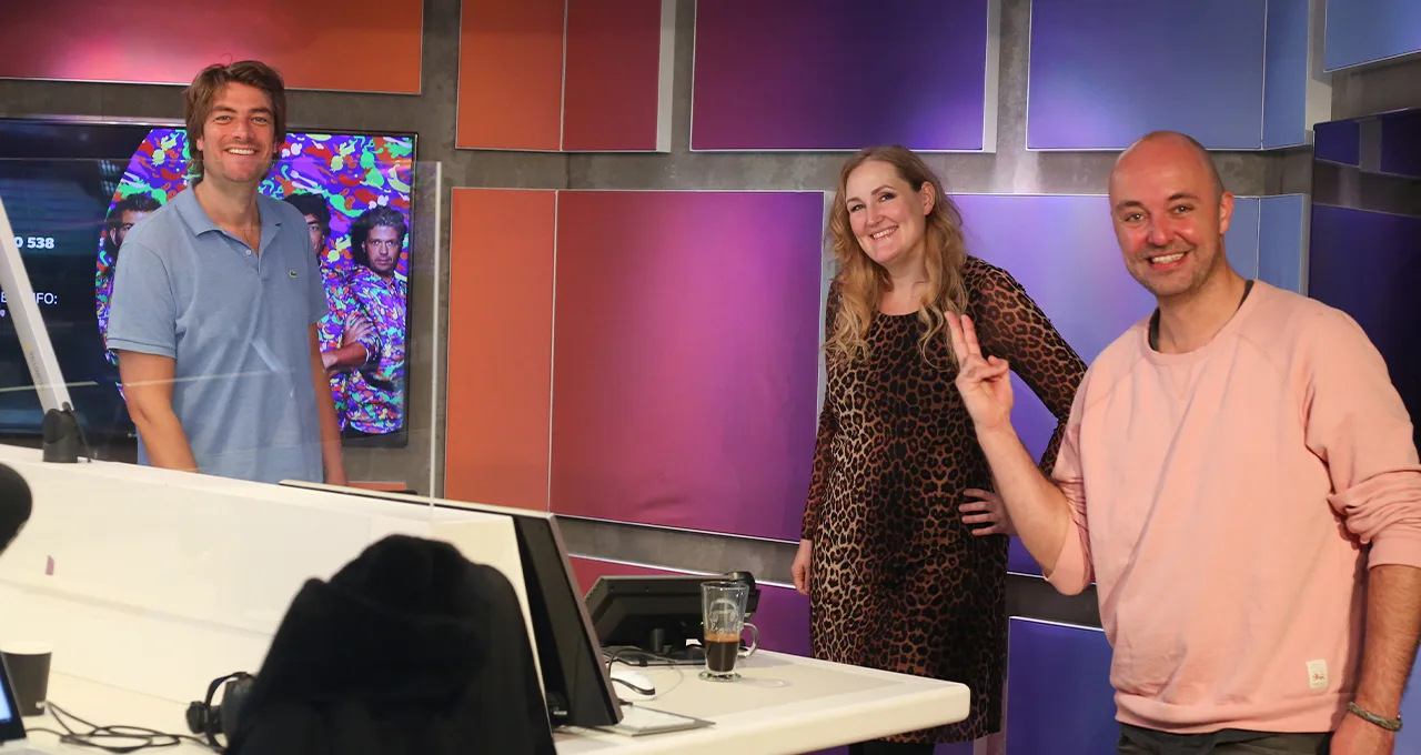 Niels Geusebroek doet nieuwe single 'Young At Heart' in De Ochtendshow!