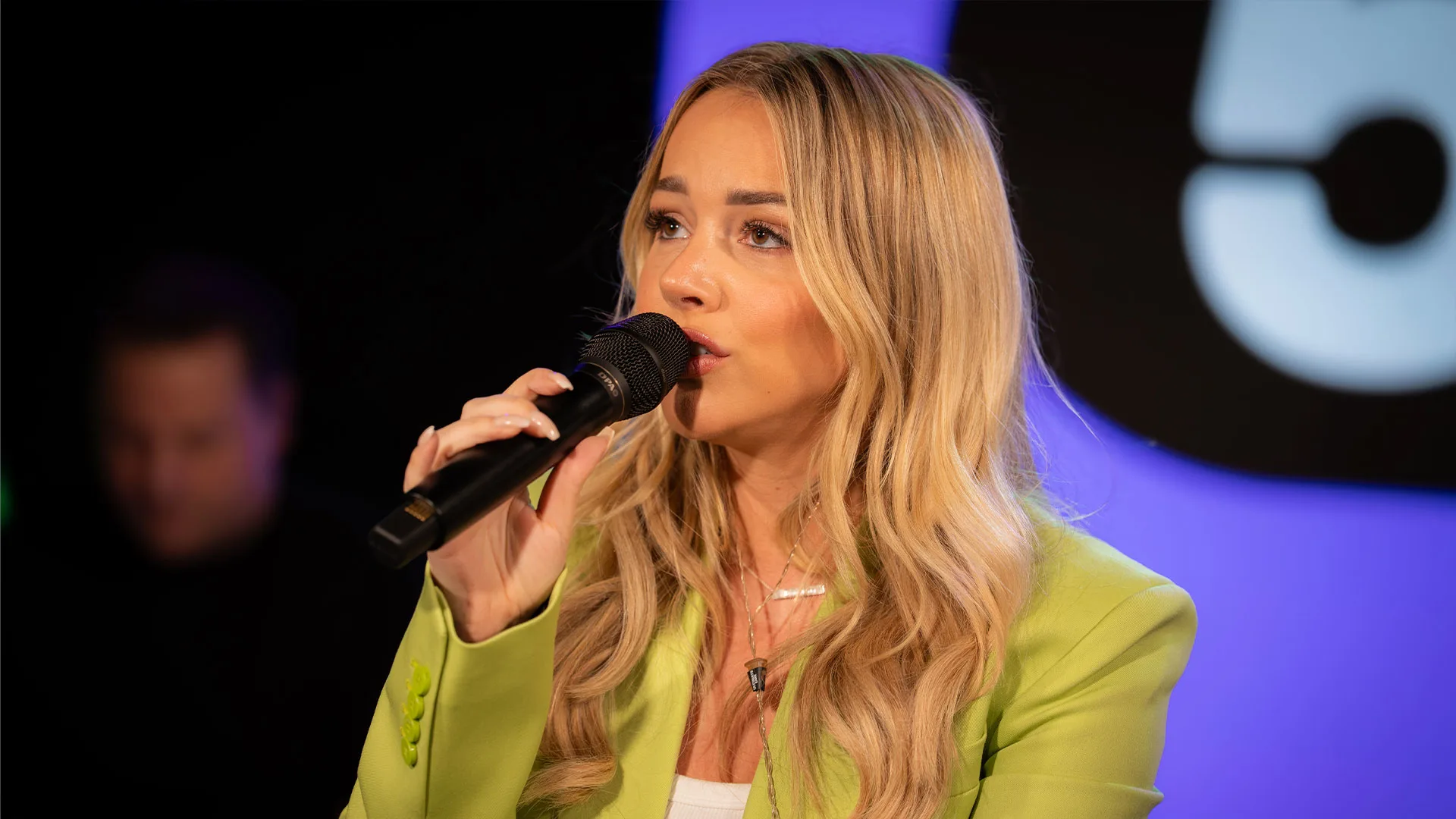 Na een zware periode is Emma Heesters terug en hoe! 🙏✨