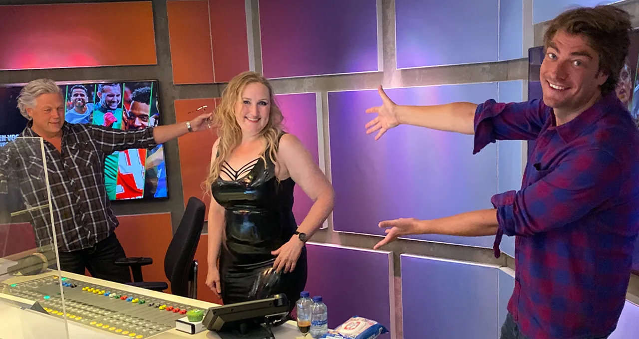 Belofte maakt schuld: Hannelore trekt latex pak aan!