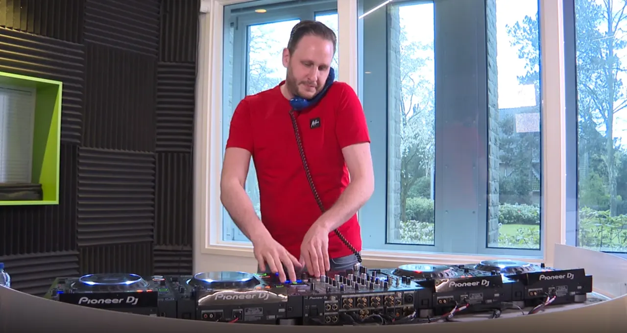 Pak je brandblusser want Die Verrückte Mix vlamt als nooit tevoren!