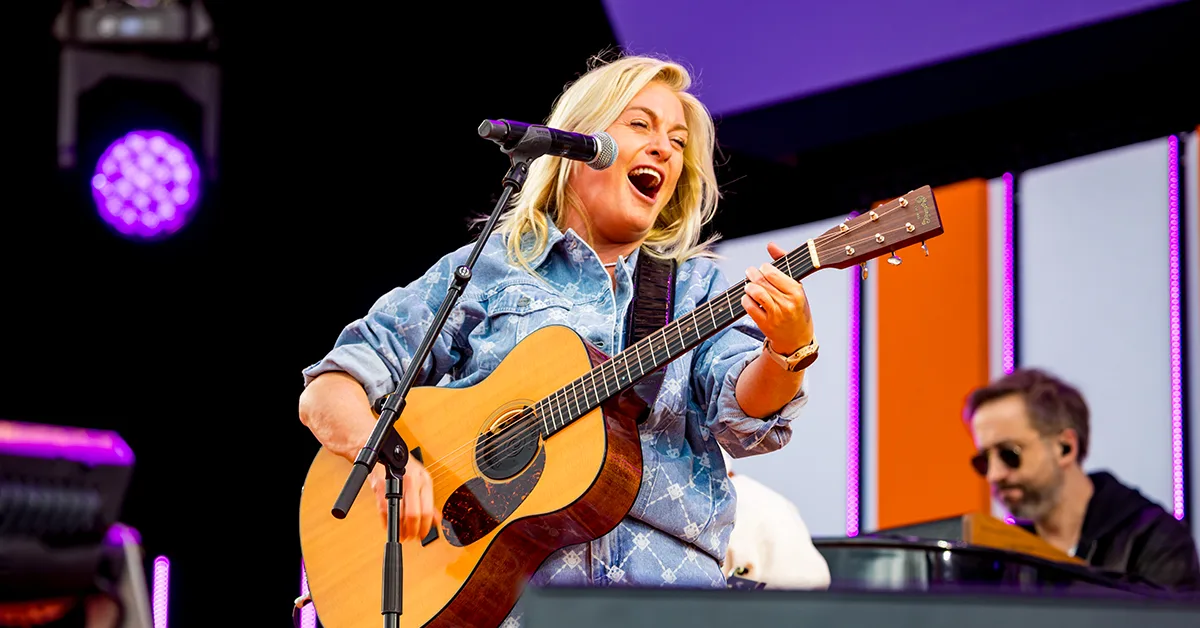 Door de wind, door de regen, dwars door... 538 Koningsdag met Miss Montreal