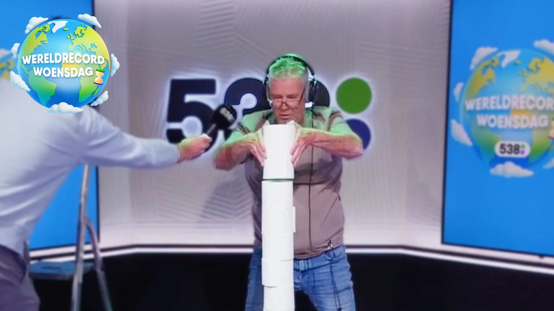 Wereldrecord Woensdag: Rick probeert record wc-rollen stapelen te verbreken!