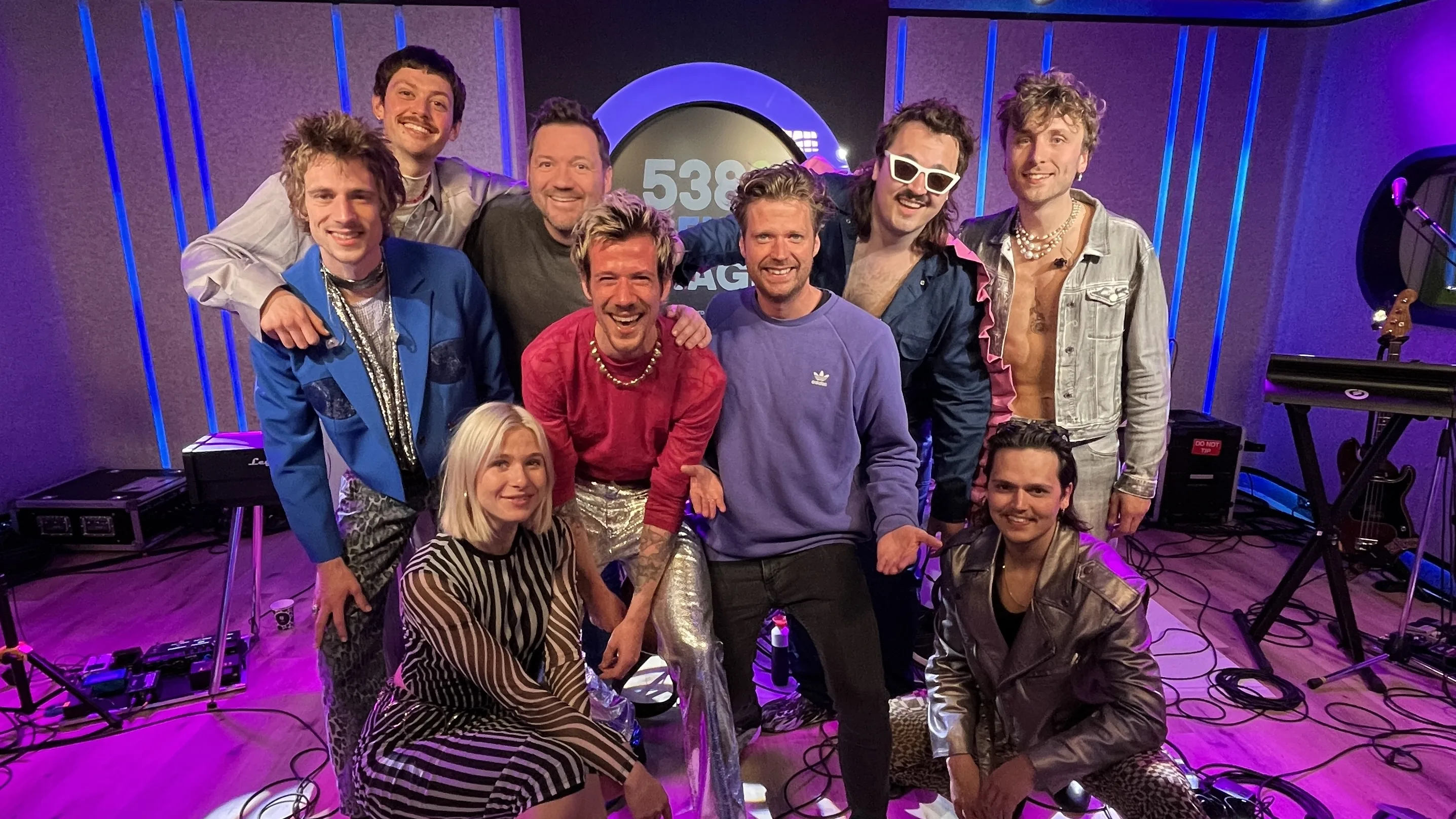 Son Mieux speelt Tell Me More live!