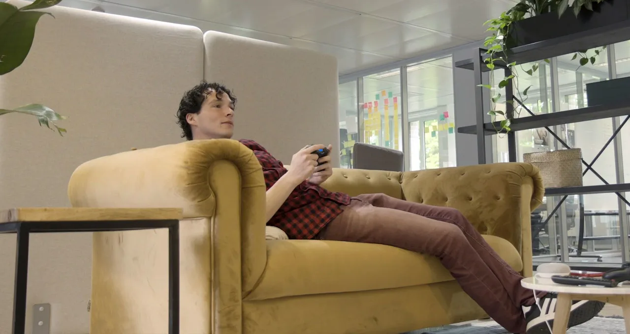 Verveel je je rot? Doe de Grote Thuisblijf-muziekquiz!