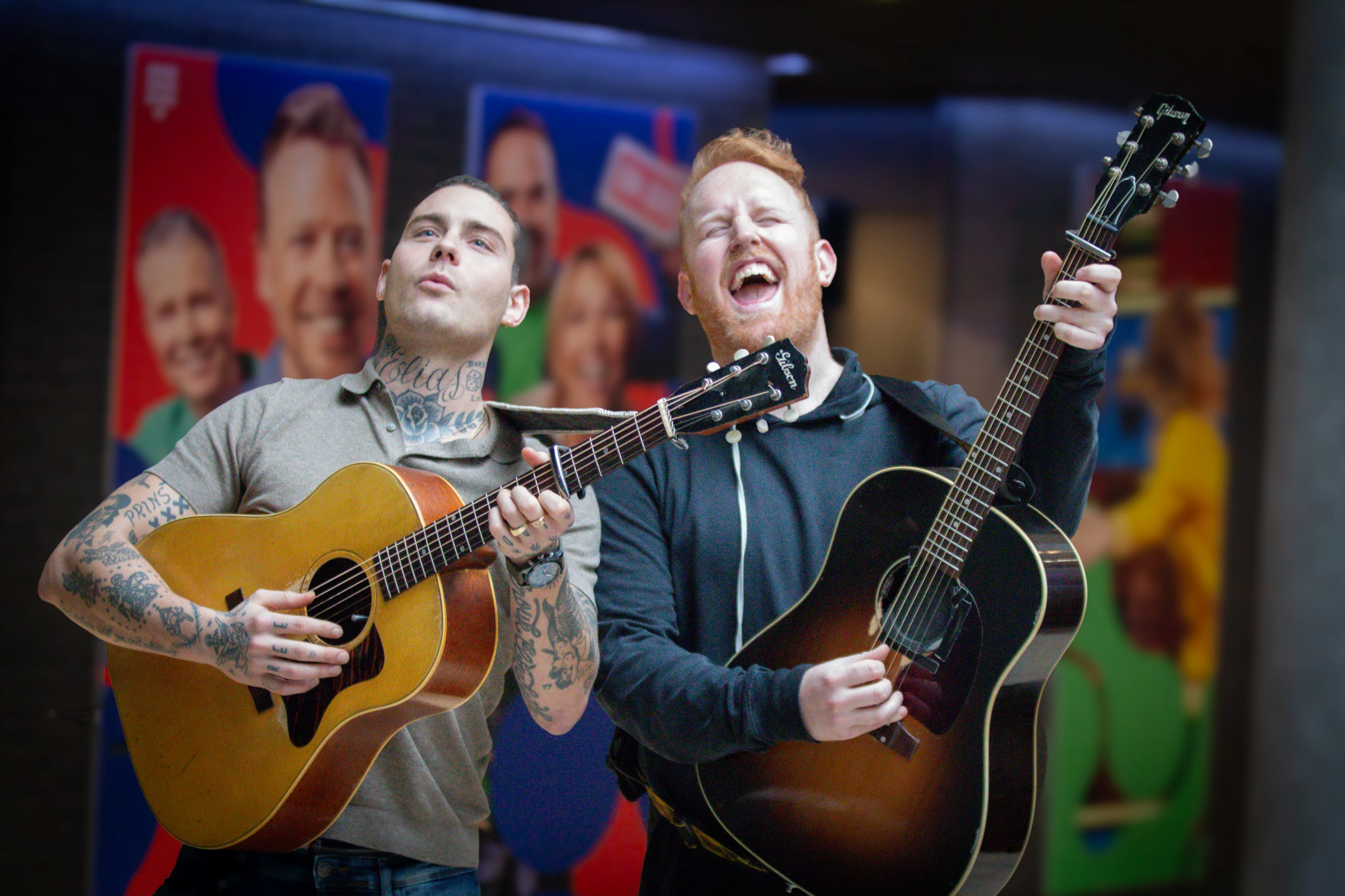 Gavin James en Douwe Bob doen prachtig duet in de 538-studio