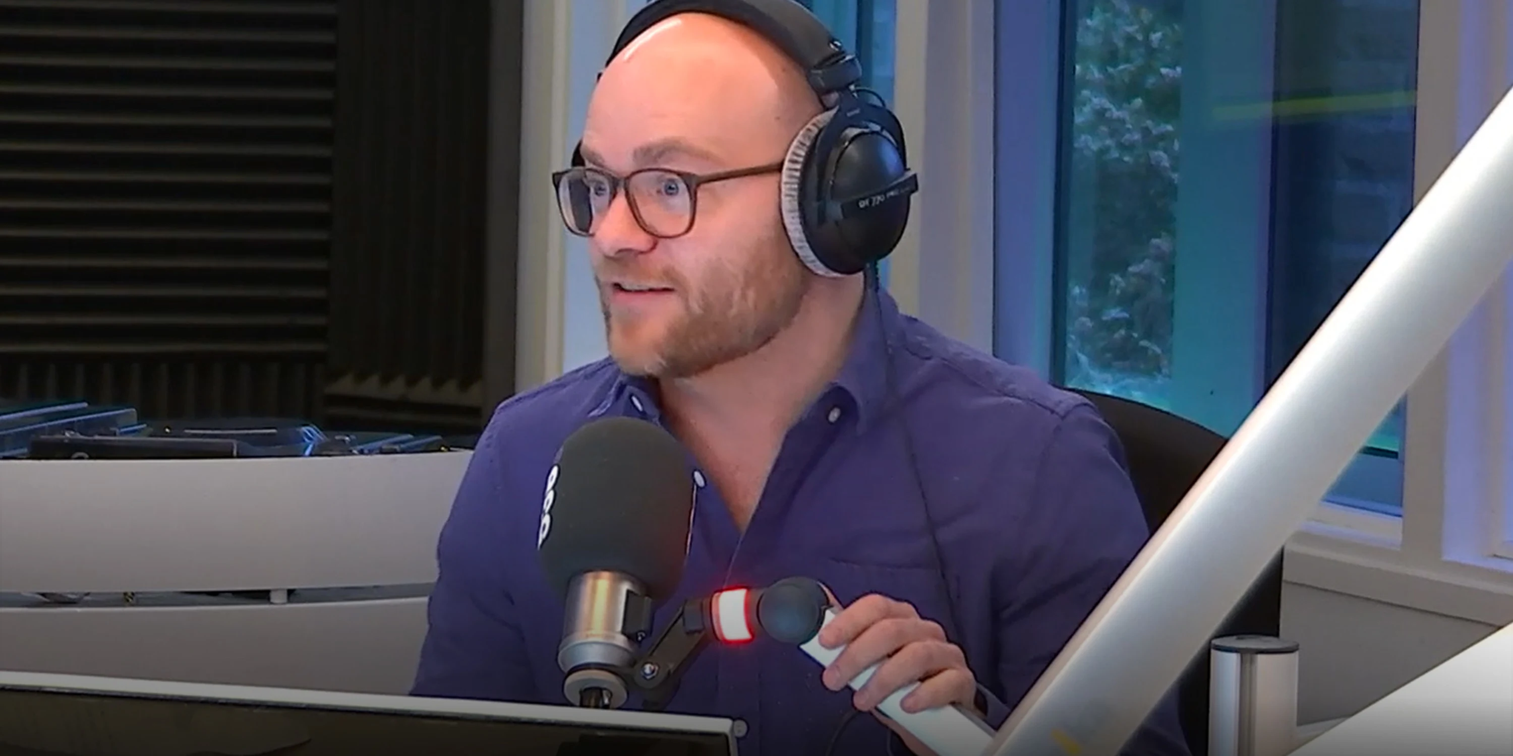 Jelte onderbreekt verkeersinformatie