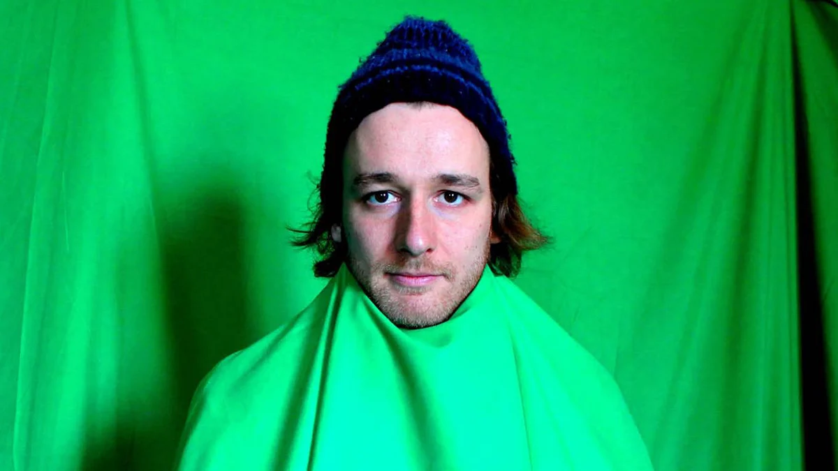 Franse leraar gaat viral op Nederlandse festivalcampings met hilarisch liedje: Vendetta! 😂