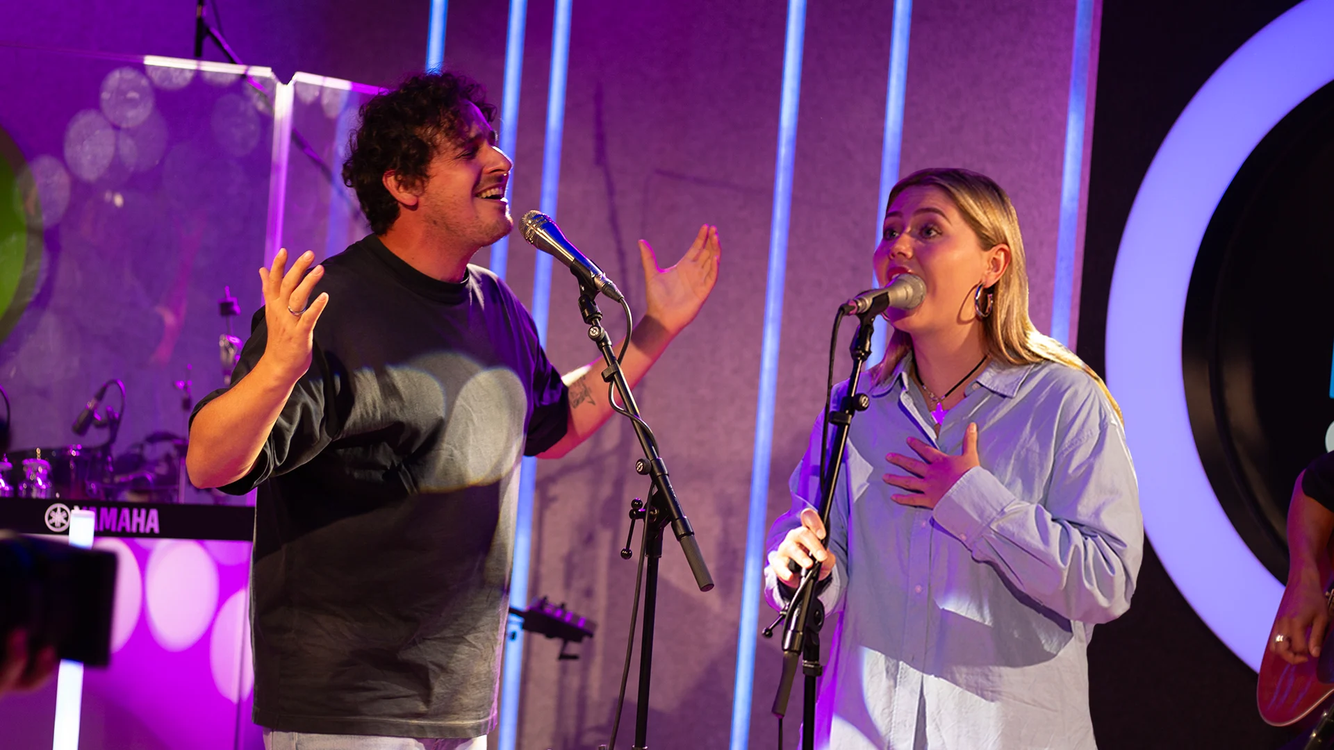 Nielson en Maxine spelen Draaien voor de allereerste keer live! 