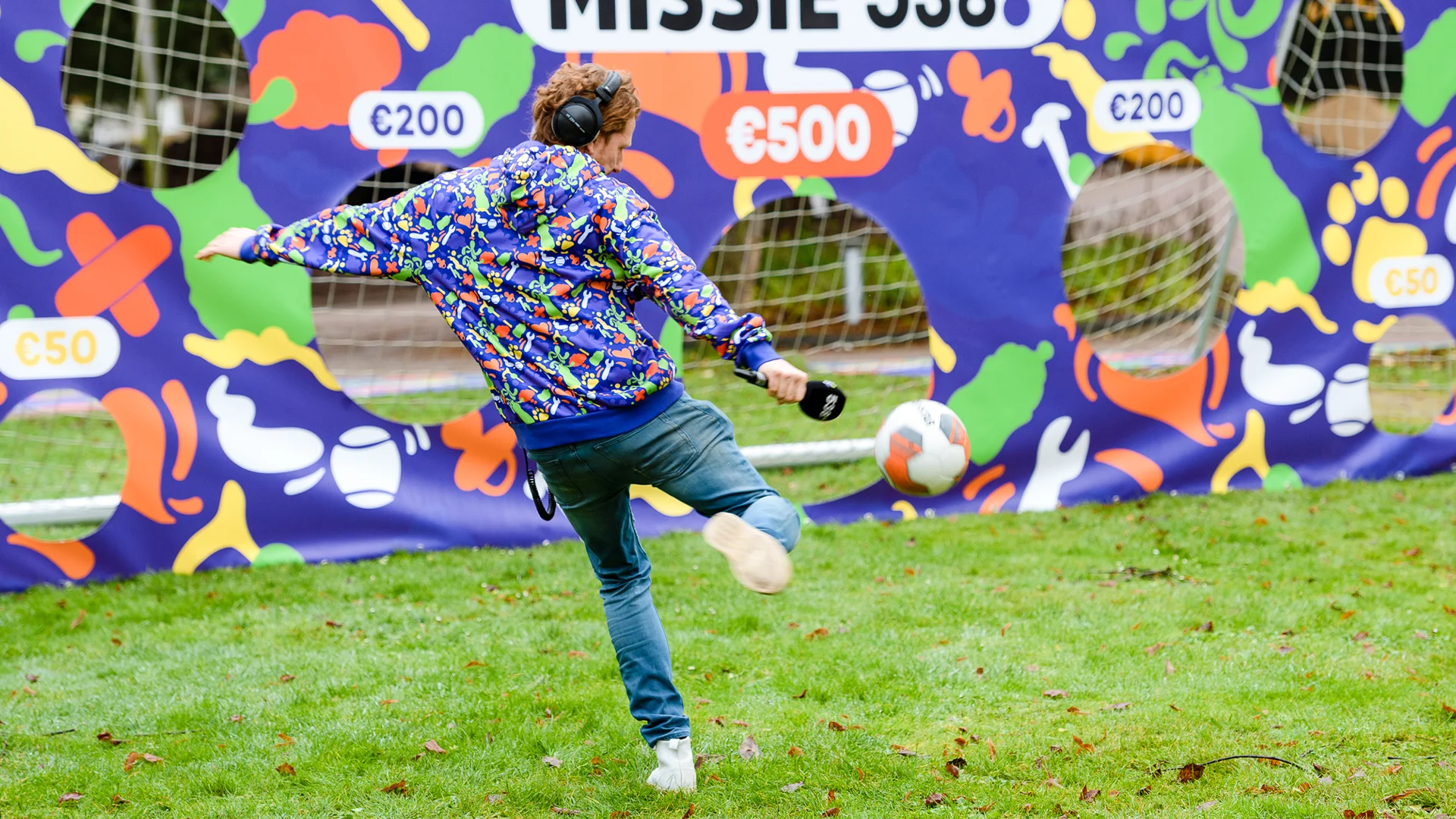 Pim Muda is in topvorm en schiet op het Goede Doel!