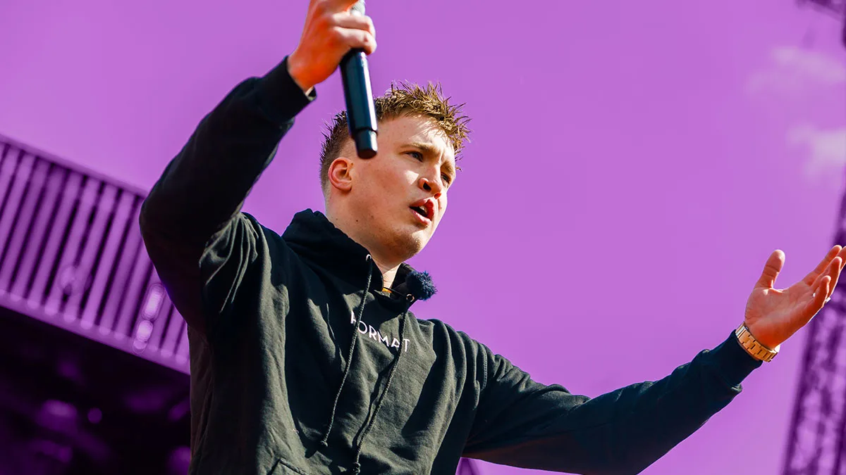 Snelle over hoeveel hij verdient, waar Reünie over gaat en meer!