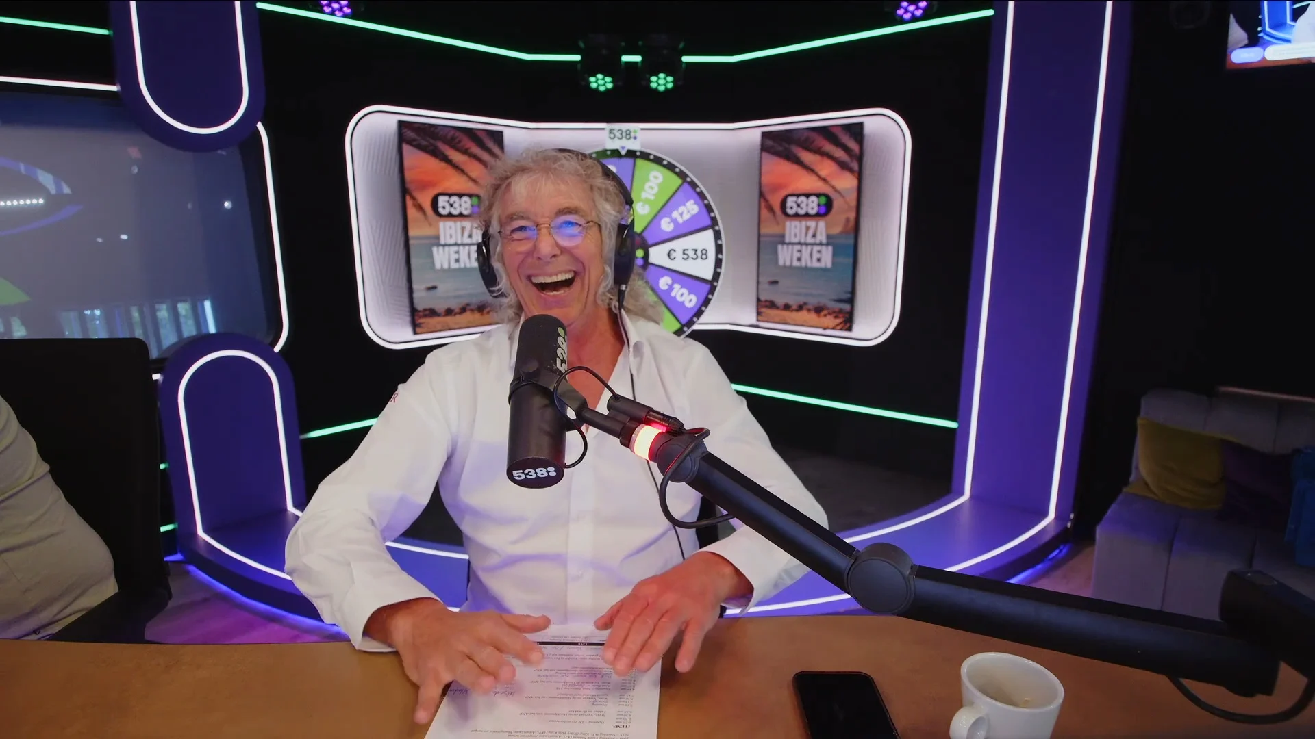 Arie met een nieuwe mop over twee kabouters op het naaktstrand 🤭