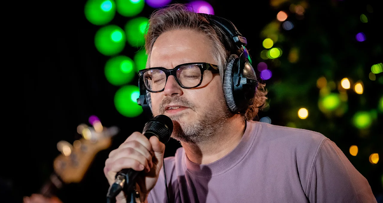 'Dit moet uitgebracht worden!' 😍 Guus Meeuwis covert grote kersthit