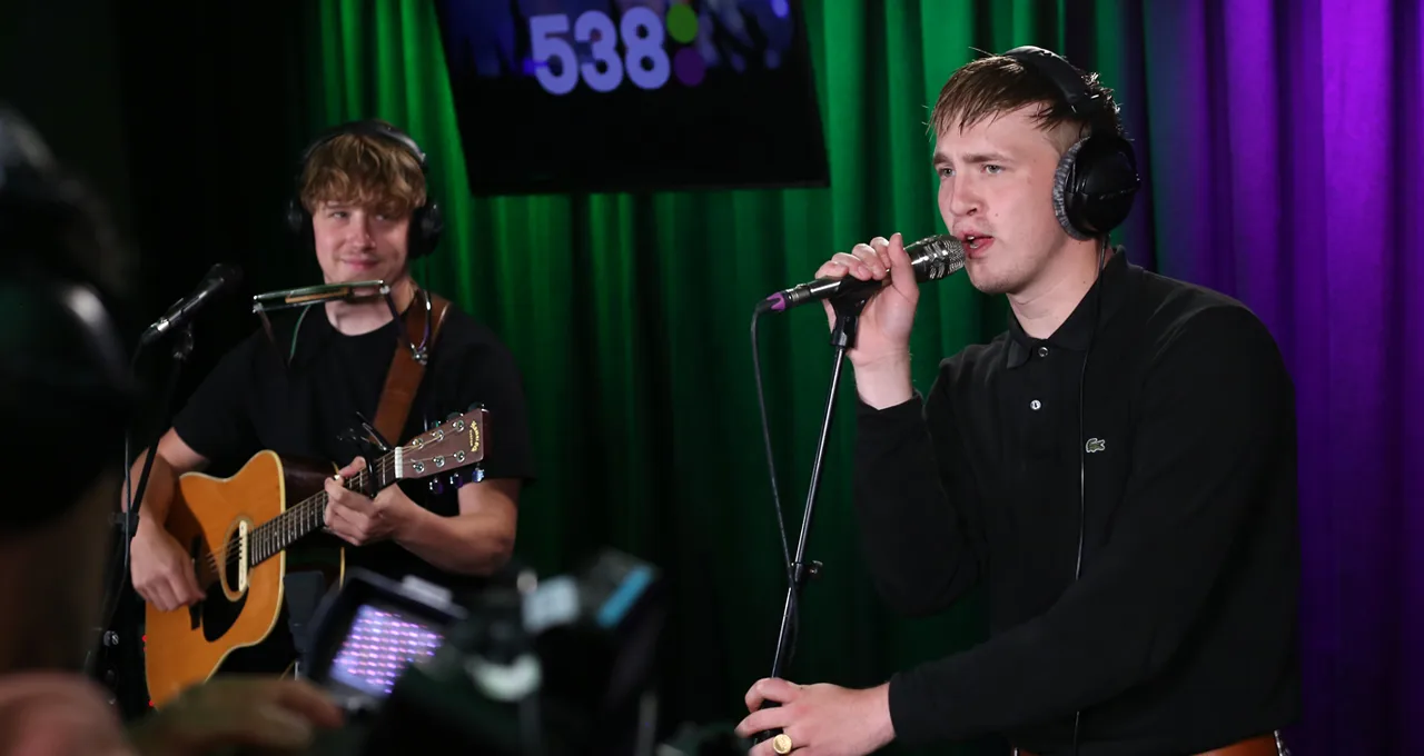 Snelle rapt akoestische versie van 538 TOP 50-hit Reünie