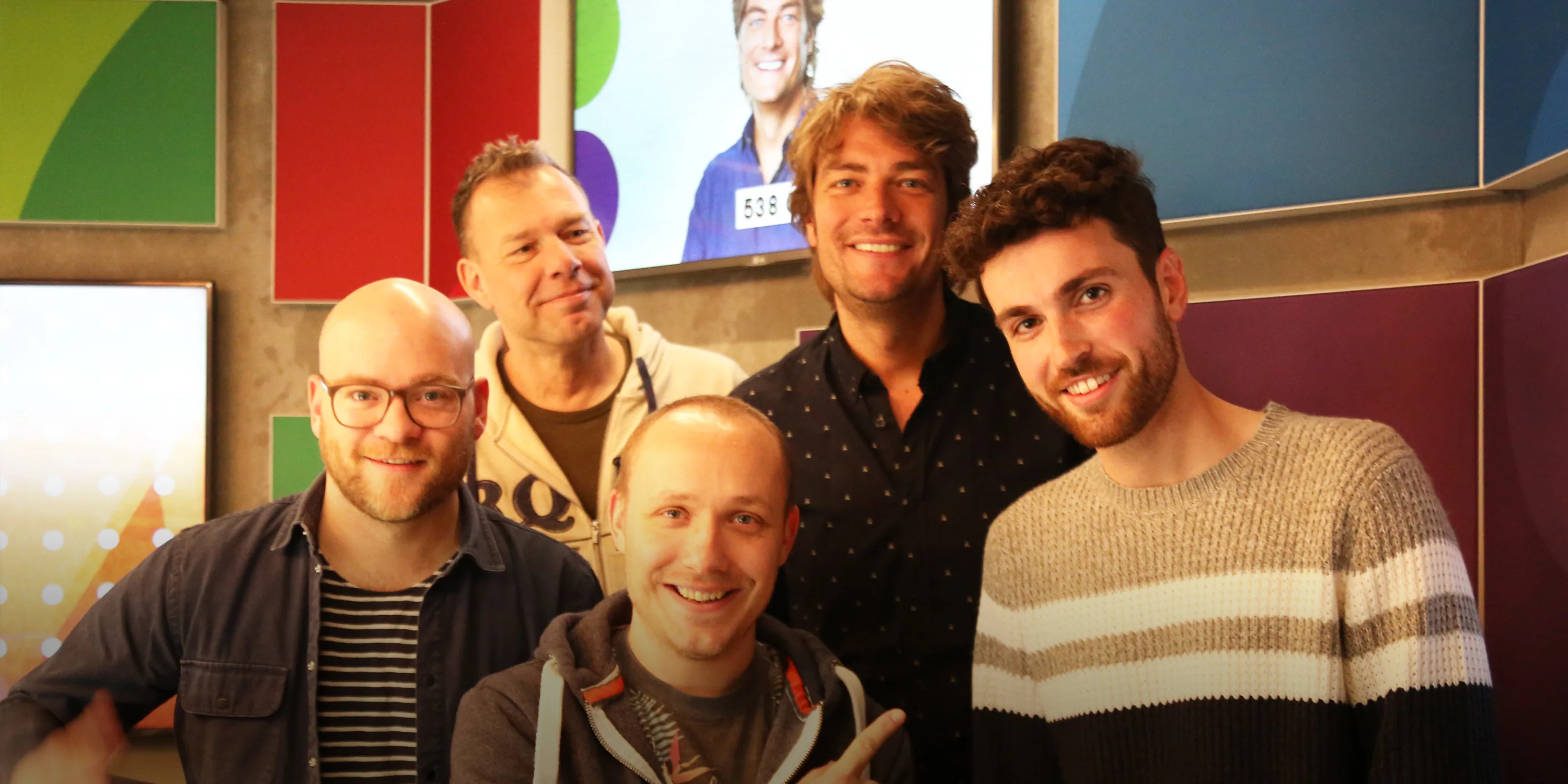 Ontroerde Oma van Duncan Laurence is trots!