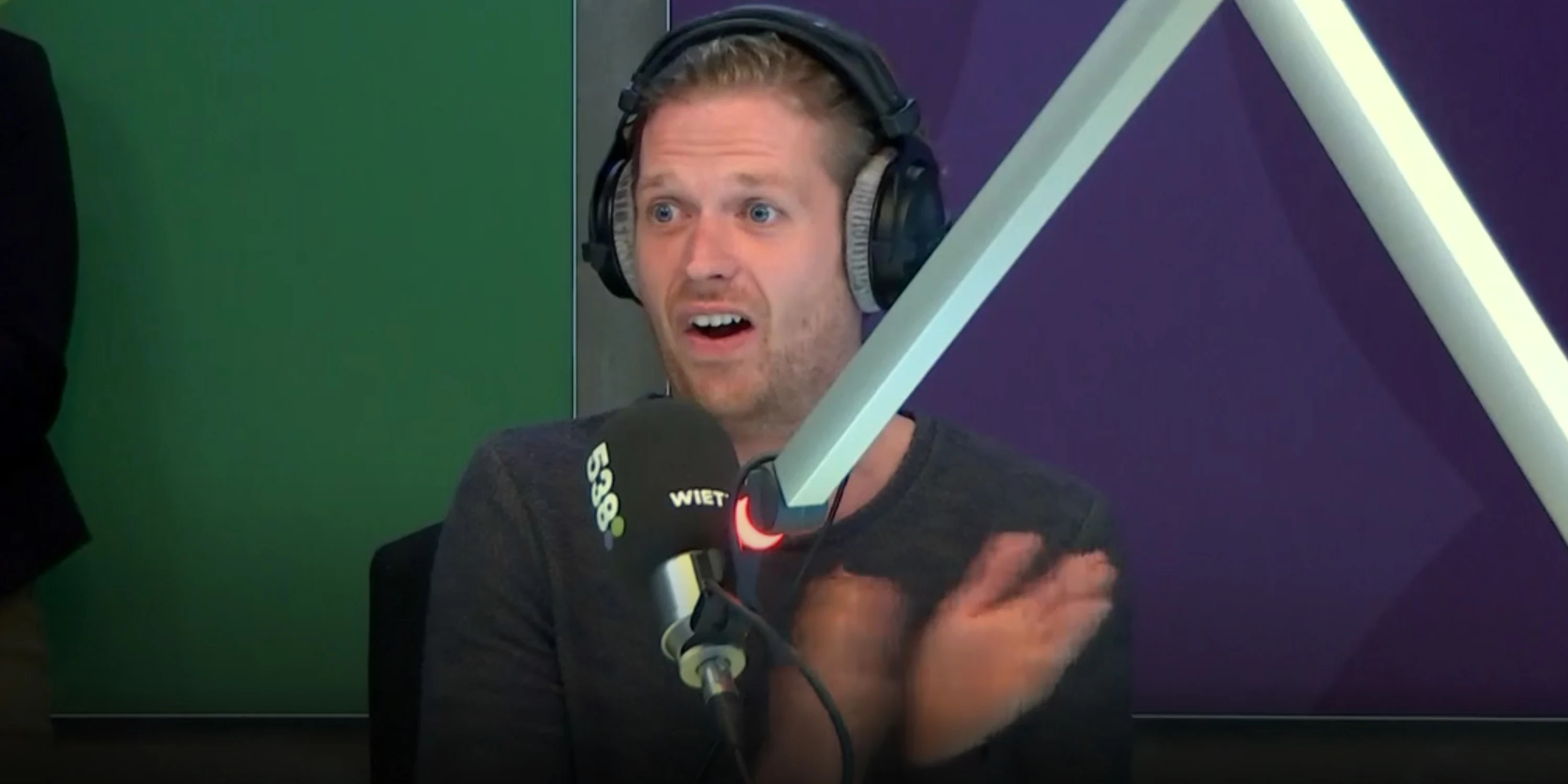 Overleeft Alain Clark Stroomstoot Karaoke?