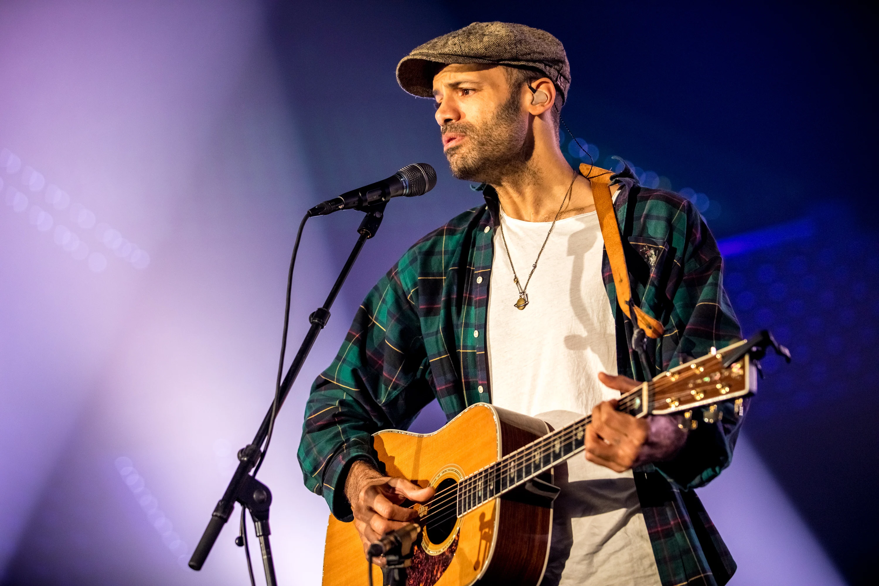 Vrolijk zomers optreden van Alain Clark bij Frank in de Ochtendshow!