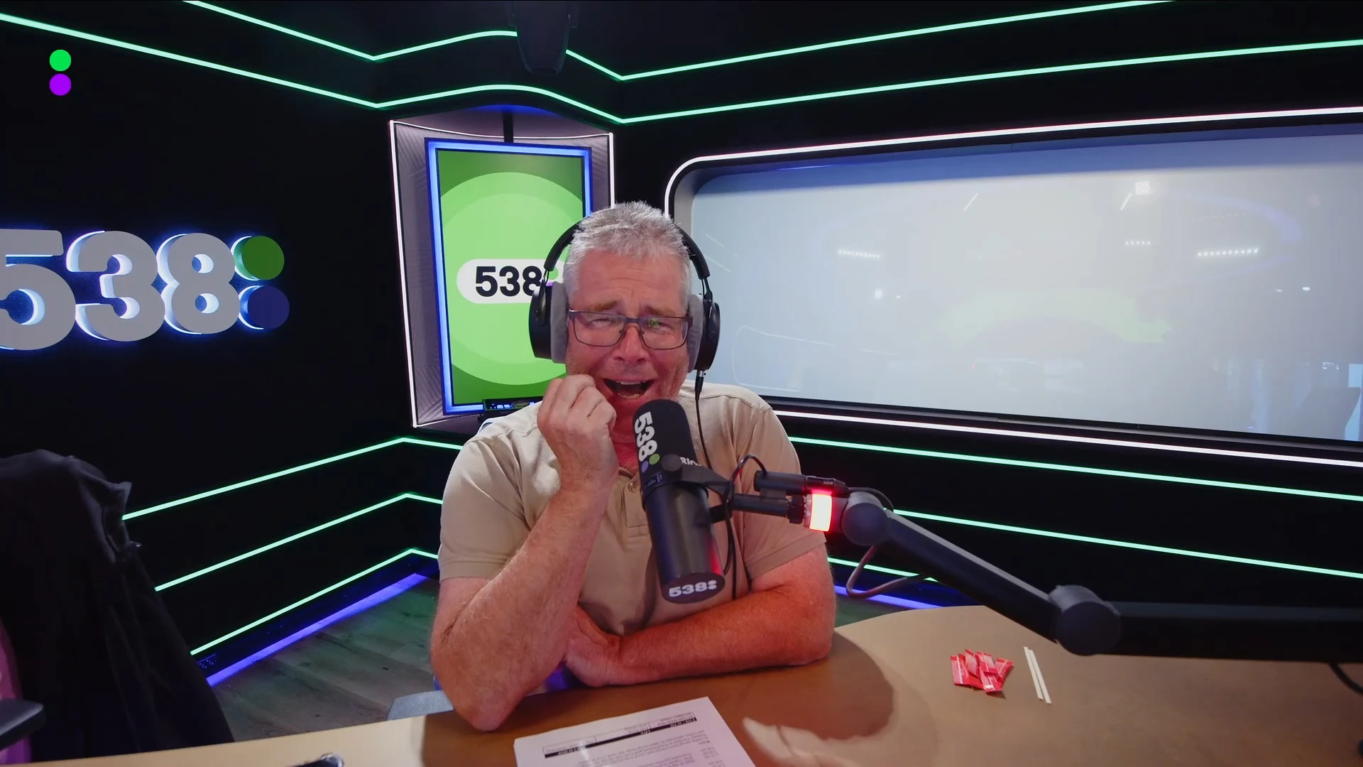 Restaurant maakt gebruik van AI-telefoniste, 538 belt haar op! ☎️